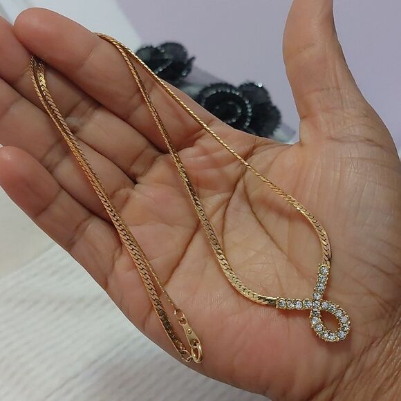 Vintage Avon Rhinestone Embellished Herringbone Chain Necklace Gold Tone - Picture 7 of 8